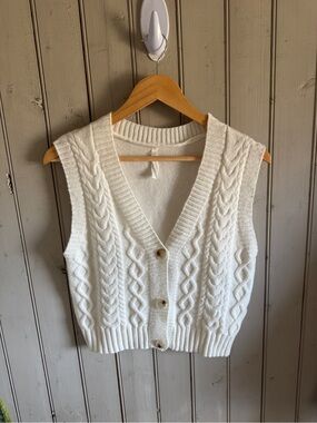Dreamers Cream Cable-Knit V-Neck Button Sweater Vest | Size S